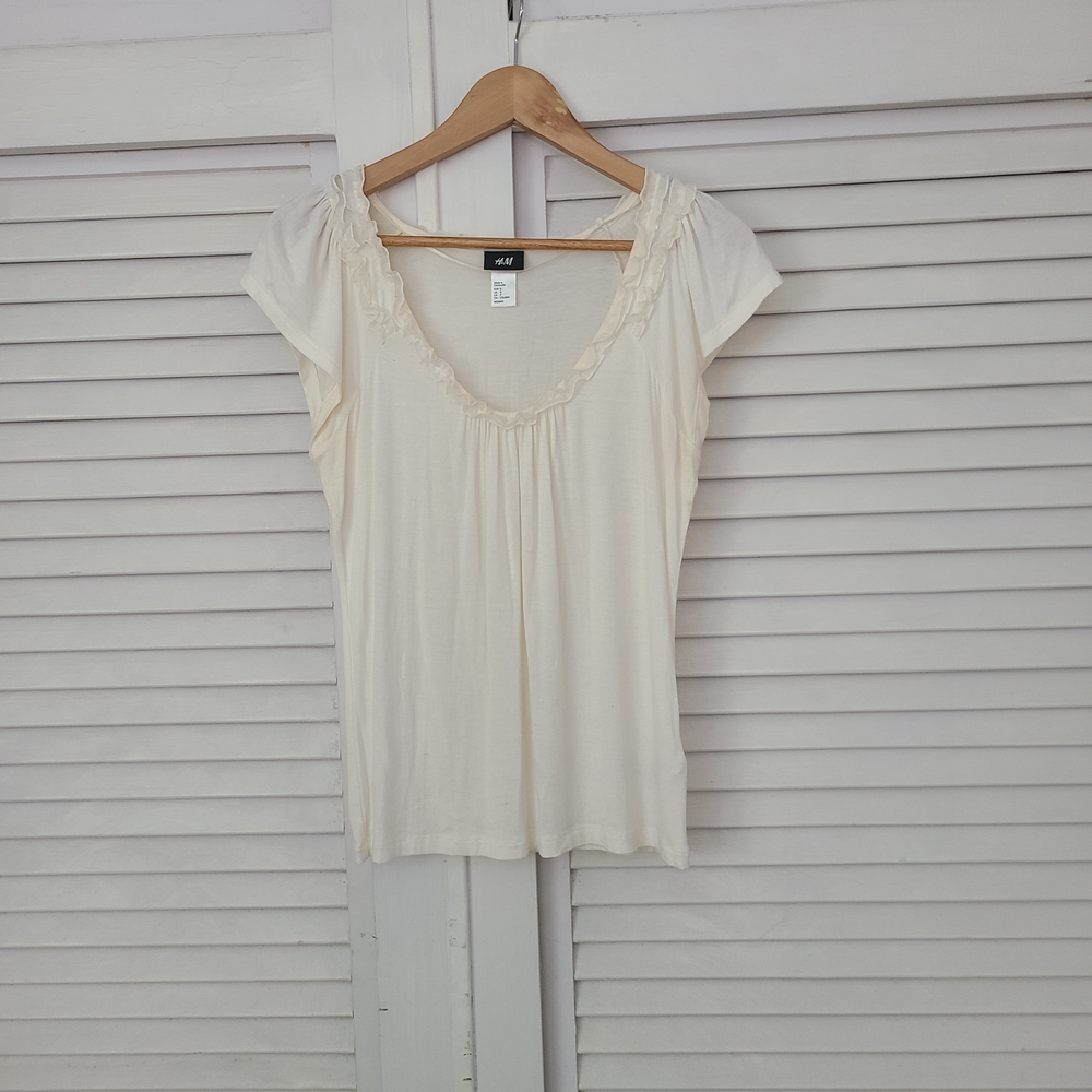 H&M Cream Scoop Neck Ruffle Cap Sleeve Top